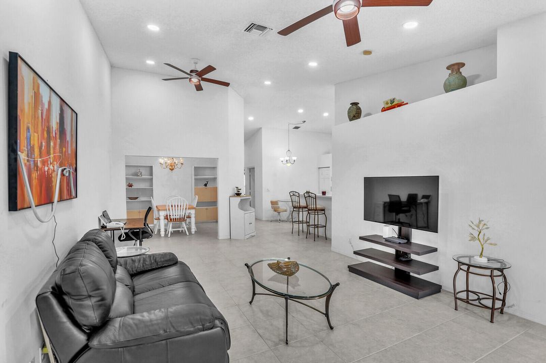 出租: $3,200 (2 贝兹, 2 浴室, 1286 平方英尺)