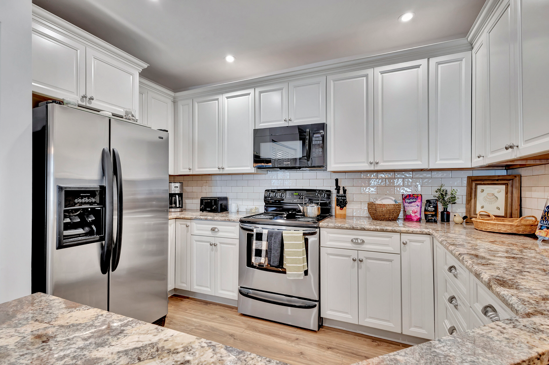 For Sale: $1,200,000 (3 beds, 3 baths, 1897 Square Feet)