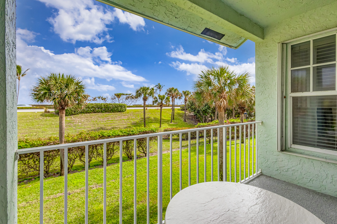 For Sale: $1,200,000 (3 beds, 3 baths, 1897 Square Feet)