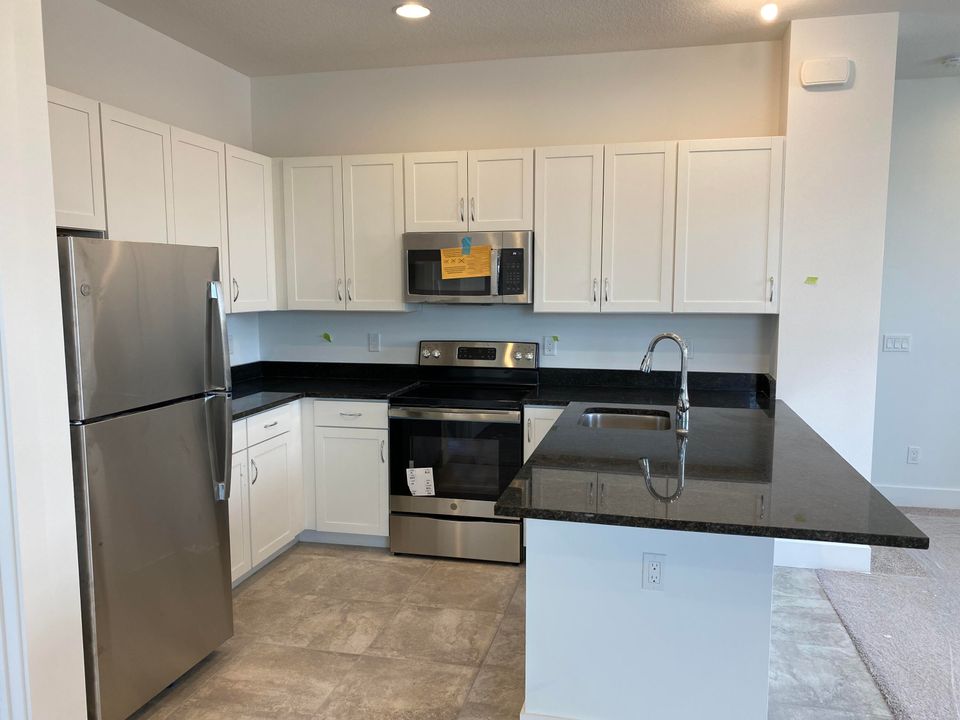 Activo con contrato: $2,300 (1 camas, 1 baños, 774 Pies cuadrados)