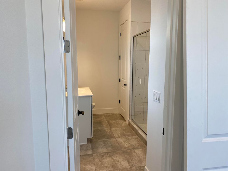 Activo con contrato: $2,300 (1 camas, 1 baños, 774 Pies cuadrados)