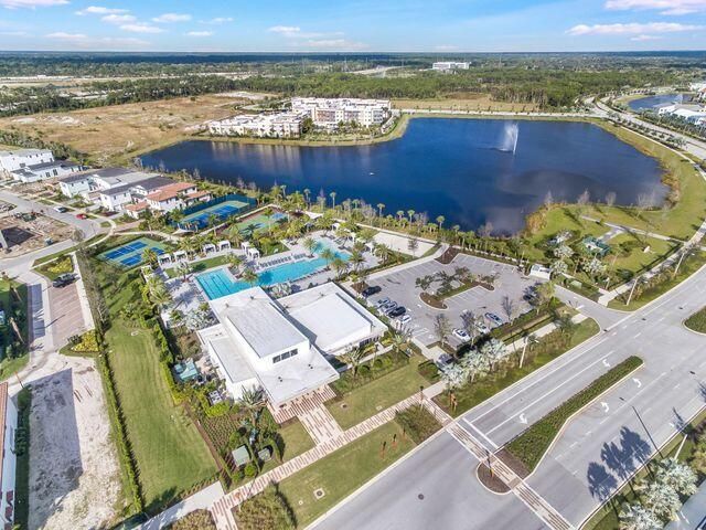 Activo con contrato: $2,300 (1 camas, 1 baños, 774 Pies cuadrados)