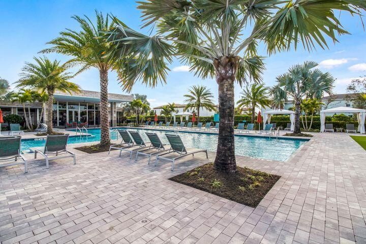 Activo con contrato: $2,300 (1 camas, 1 baños, 774 Pies cuadrados)