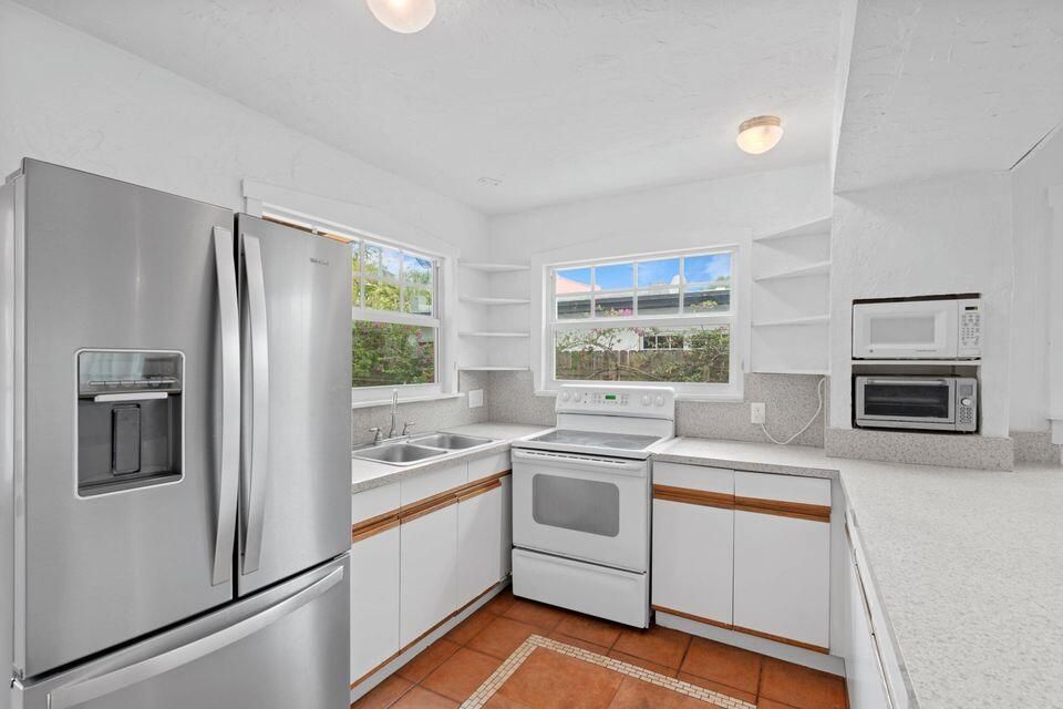 For Sale: $675,000 (3 beds, 2 baths, 1250 Square Feet)