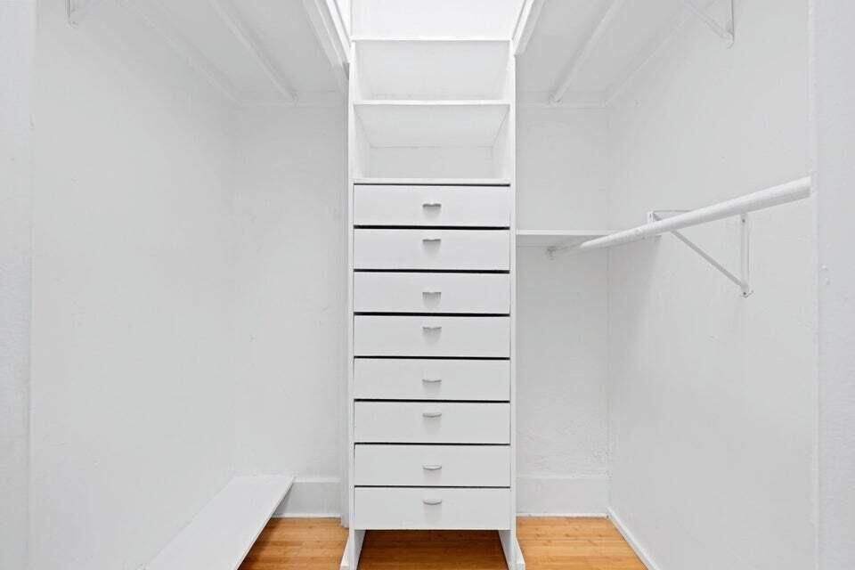 For Sale: $675,000 (3 beds, 2 baths, 1250 Square Feet)