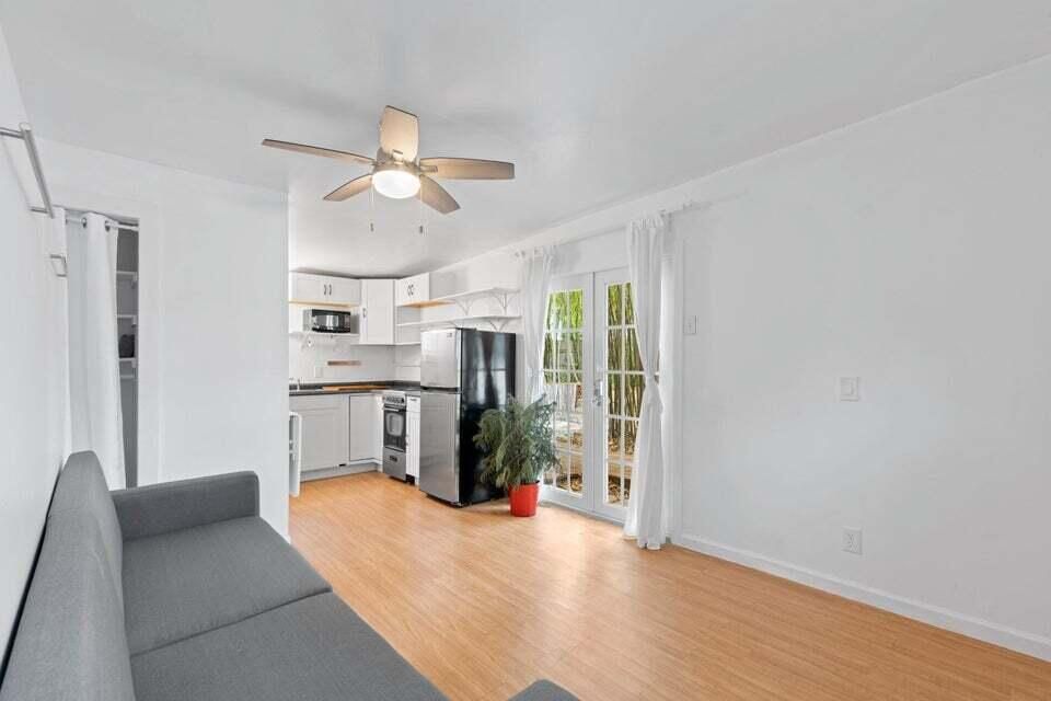 For Sale: $675,000 (3 beds, 2 baths, 1250 Square Feet)