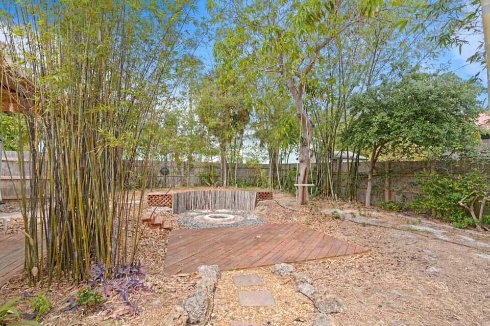 For Sale: $675,000 (3 beds, 2 baths, 1250 Square Feet)