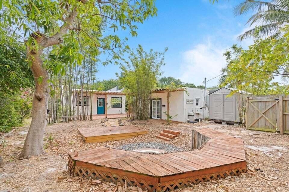 For Sale: $675,000 (3 beds, 2 baths, 1250 Square Feet)