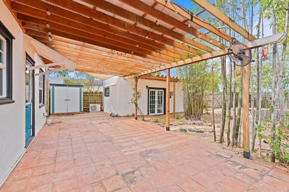 For Sale: $675,000 (3 beds, 2 baths, 1250 Square Feet)