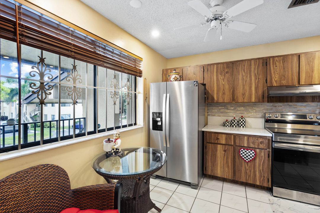 For Sale: $250,000 (2 beds, 2 baths, 1150 Square Feet)