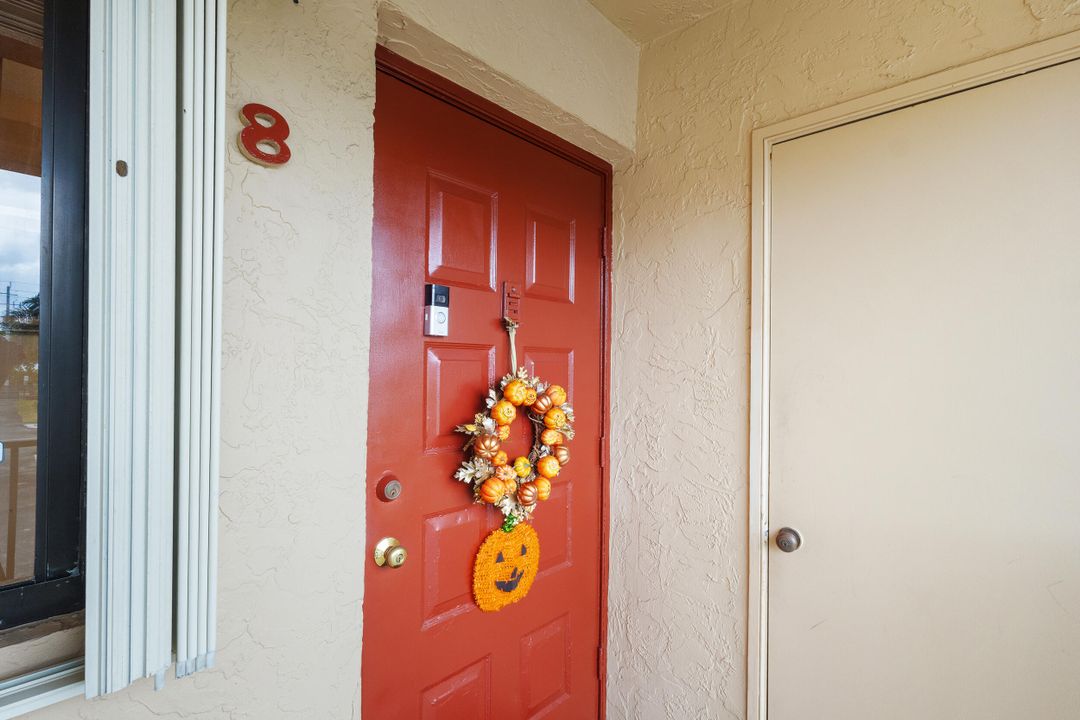 For Sale: $250,000 (2 beds, 2 baths, 1150 Square Feet)