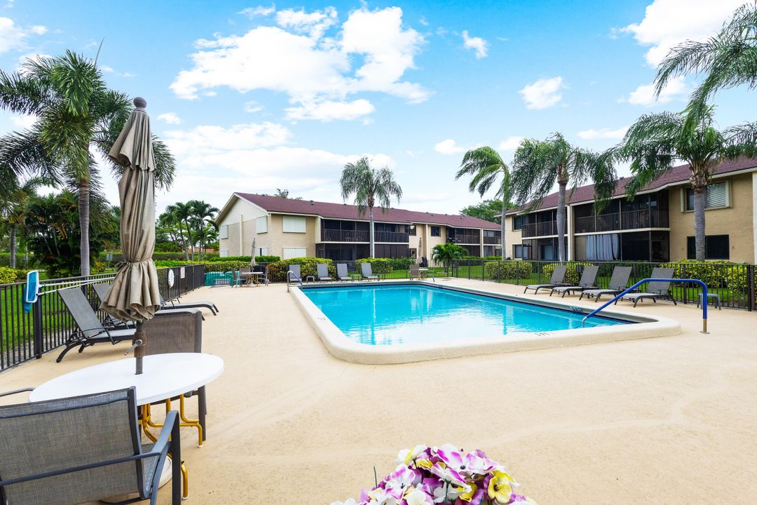 For Sale: $250,000 (2 beds, 2 baths, 1150 Square Feet)