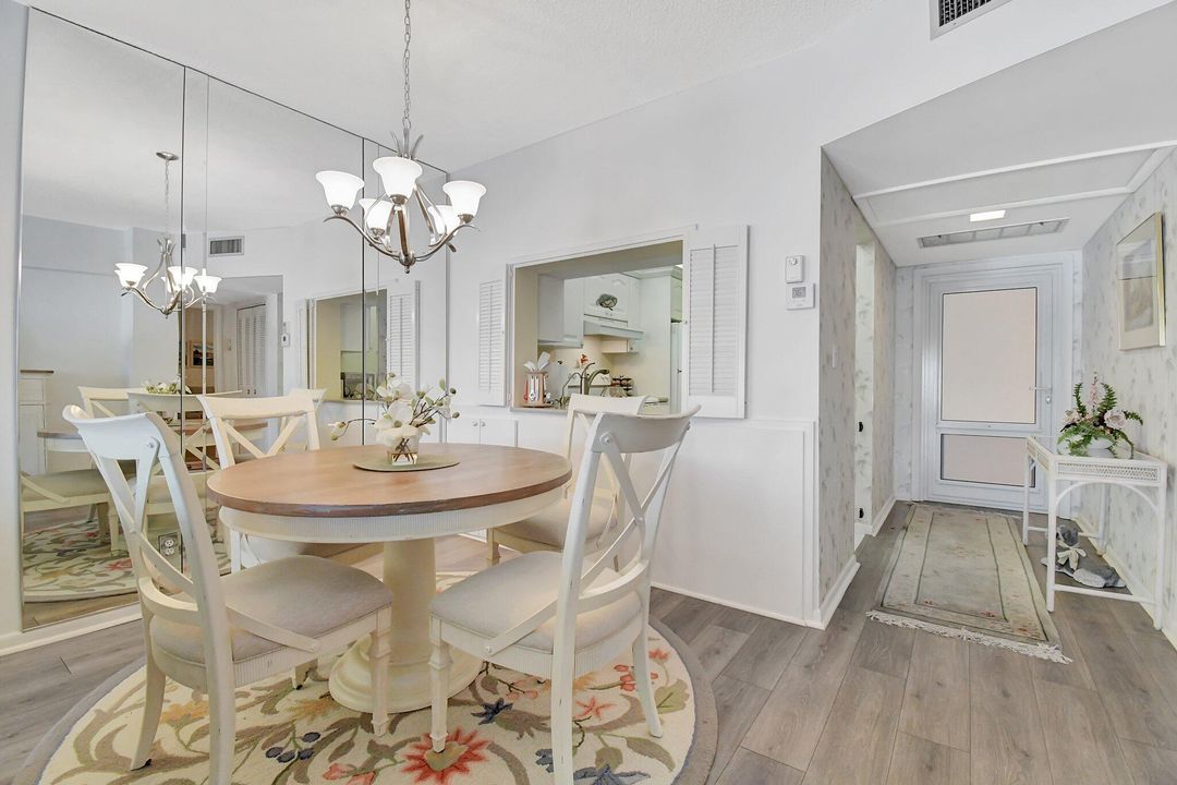 For Sale: $369,000 (2 beds, 1 baths, 860 Square Feet)