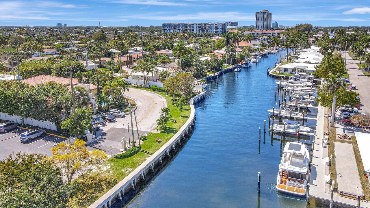 For Sale: $369,000 (2 beds, 1 baths, 860 Square Feet)