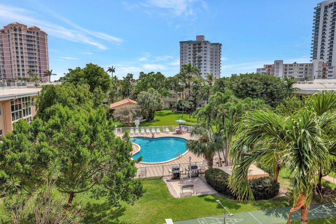 For Sale: $369,000 (2 beds, 1 baths, 860 Square Feet)