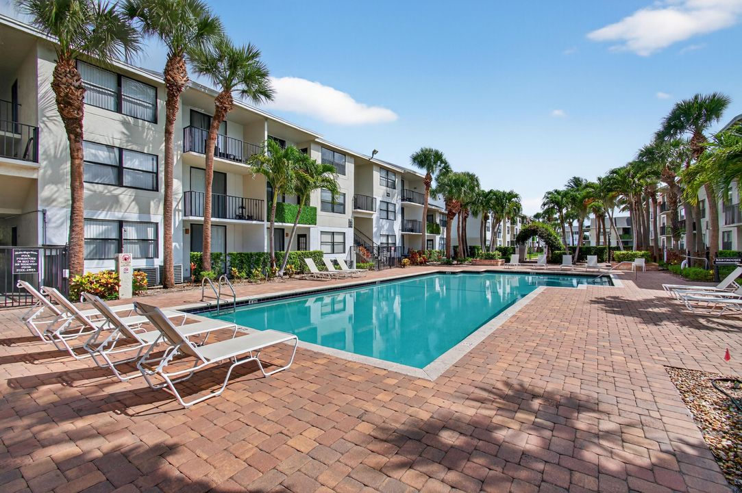 For Rent: $1,795 (2 beds, 2 baths, 728 Square Feet)