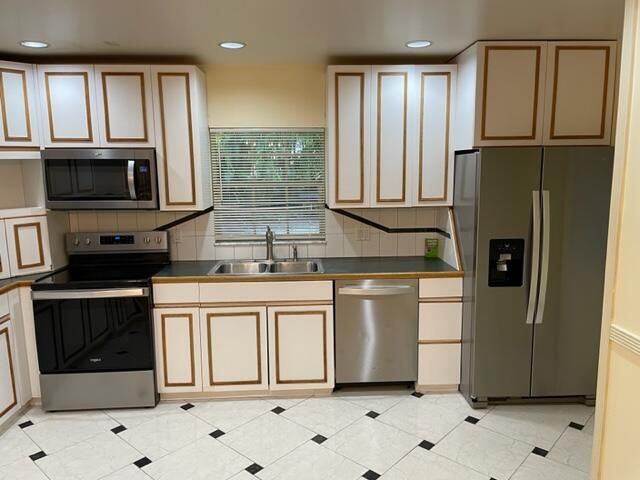 Active With Contract: $3,299 (4 beds, 2 baths, 2537 Square Feet)