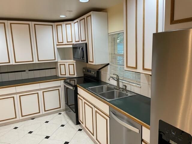 Active With Contract: $3,299 (4 beds, 2 baths, 2537 Square Feet)