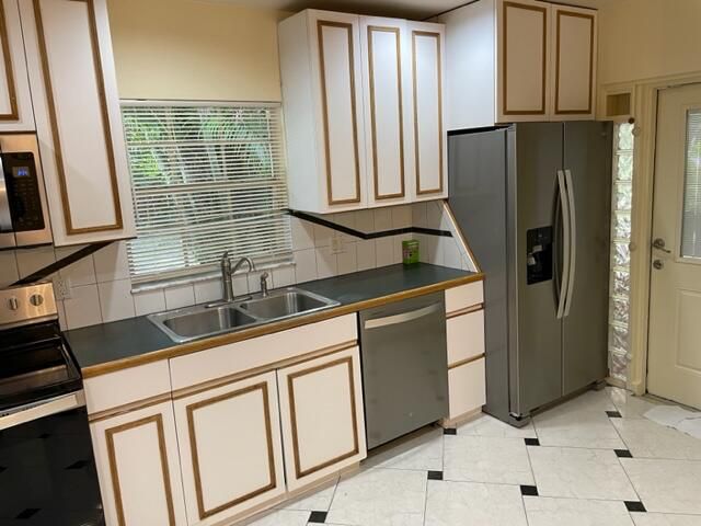 Active With Contract: $3,299 (4 beds, 2 baths, 2537 Square Feet)