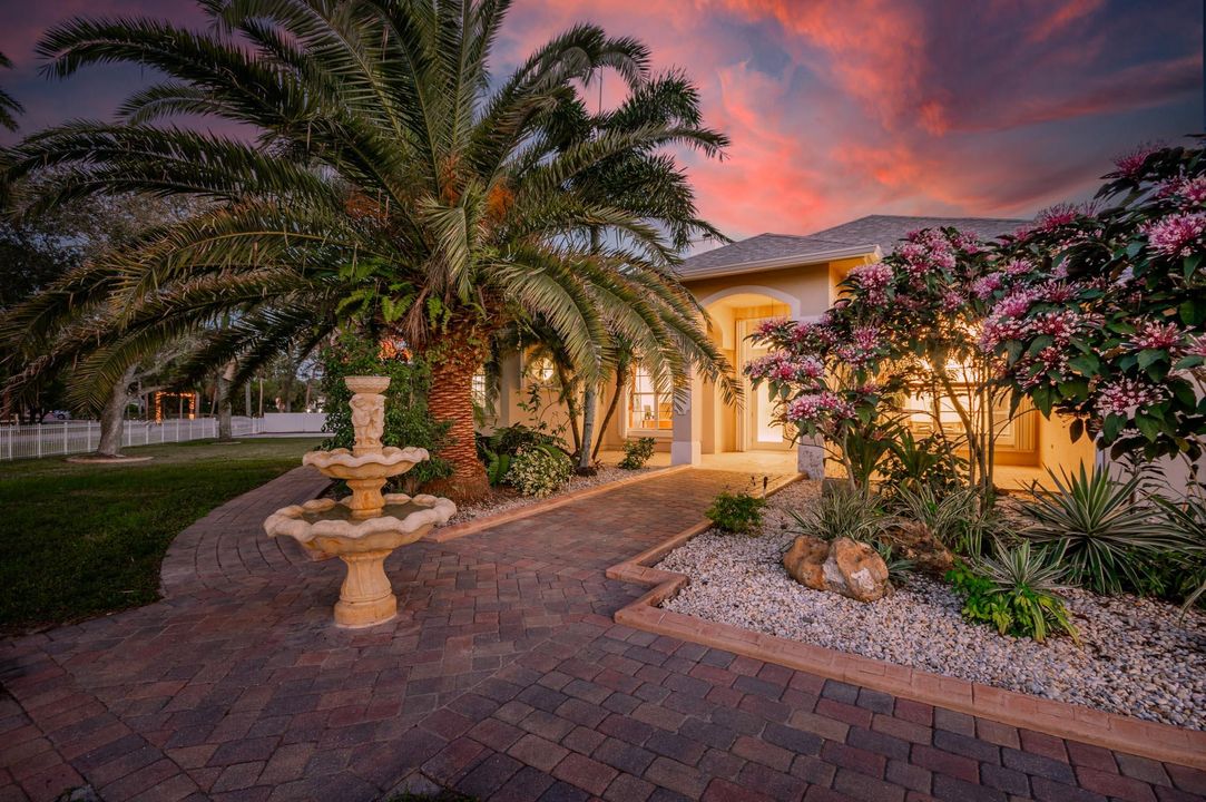 For Sale: $890,000 (6 beds, 4 baths, 3347 Square Feet)