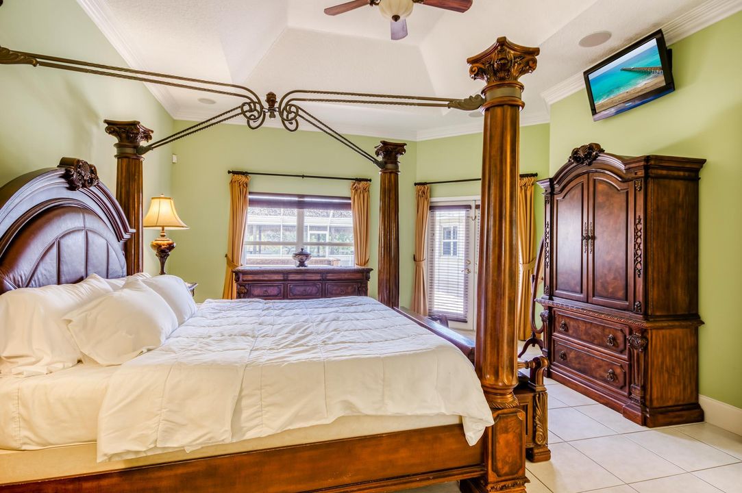 For Sale: $890,000 (6 beds, 4 baths, 3347 Square Feet)