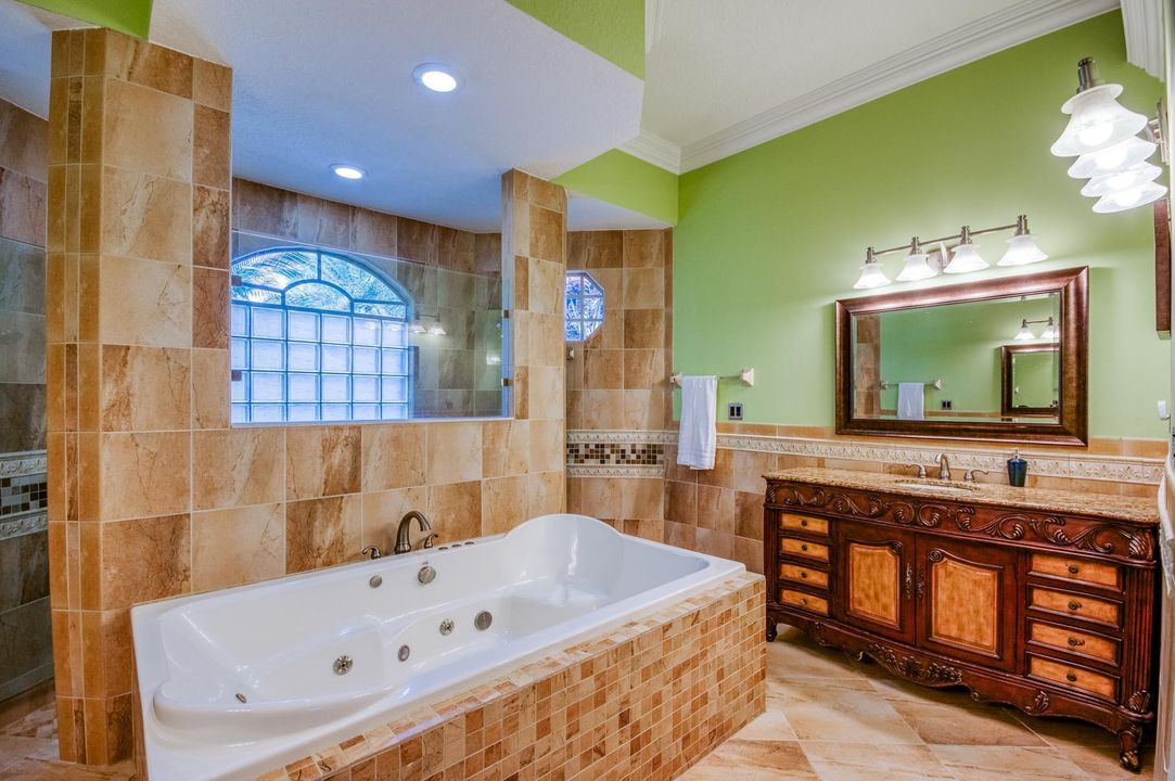 For Sale: $890,000 (6 beds, 4 baths, 3347 Square Feet)