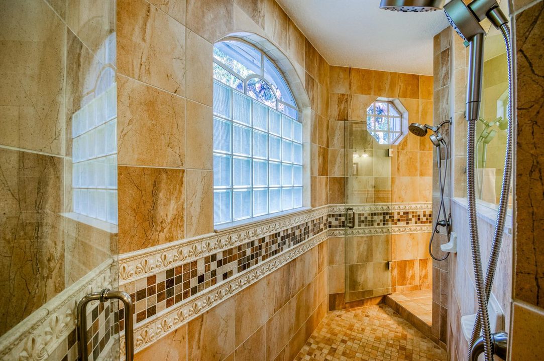 For Sale: $890,000 (6 beds, 4 baths, 3347 Square Feet)