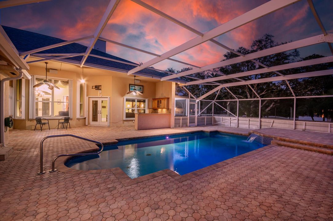 For Sale: $890,000 (6 beds, 4 baths, 3347 Square Feet)