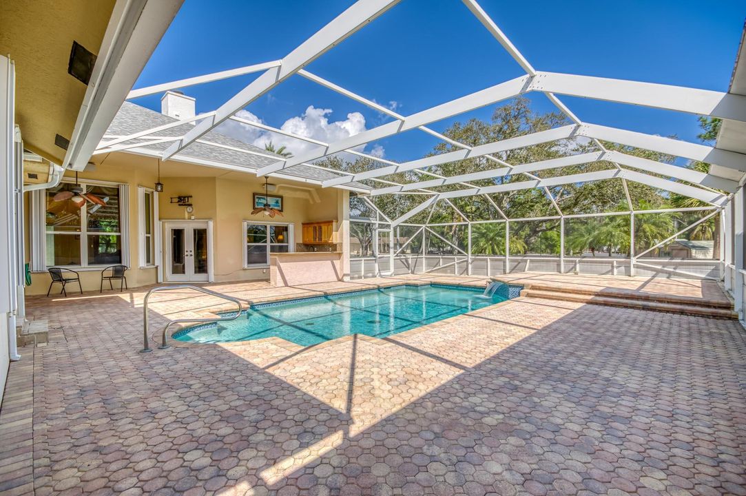 For Sale: $890,000 (6 beds, 4 baths, 3347 Square Feet)