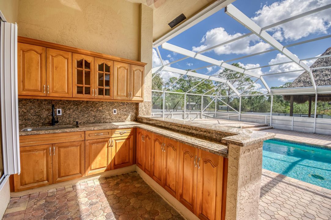 For Sale: $890,000 (6 beds, 4 baths, 3347 Square Feet)