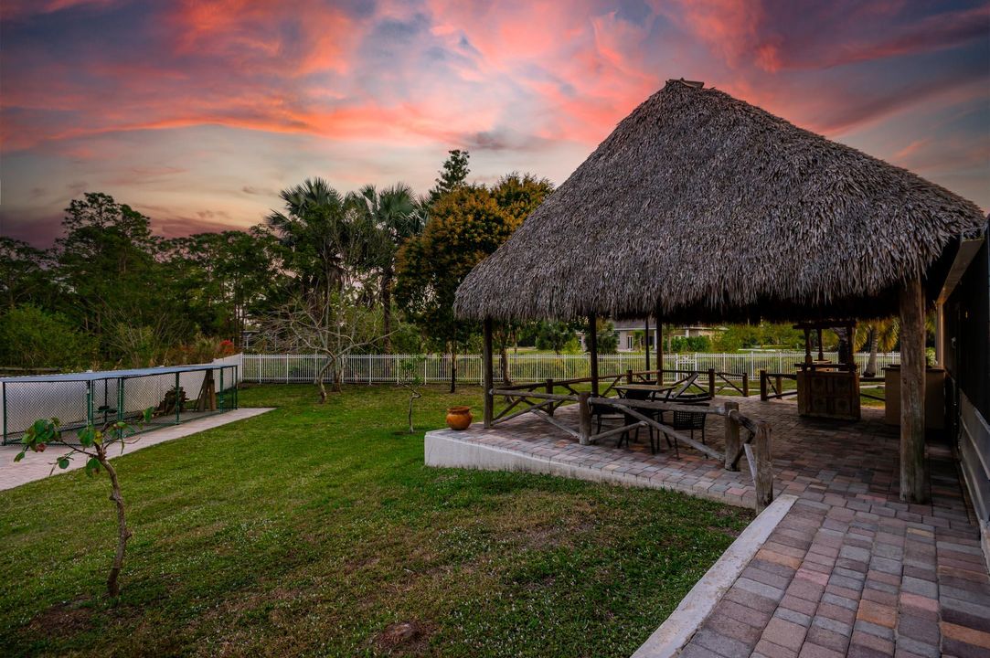 For Sale: $890,000 (6 beds, 4 baths, 3347 Square Feet)