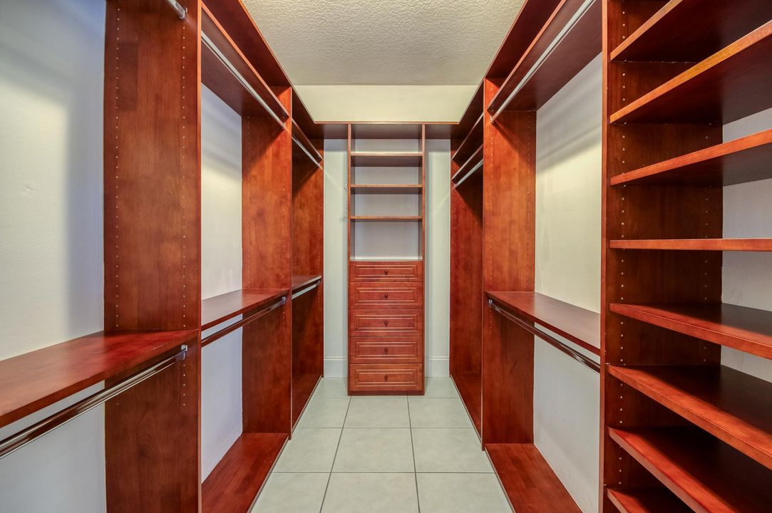 For Sale: $890,000 (6 beds, 4 baths, 3347 Square Feet)