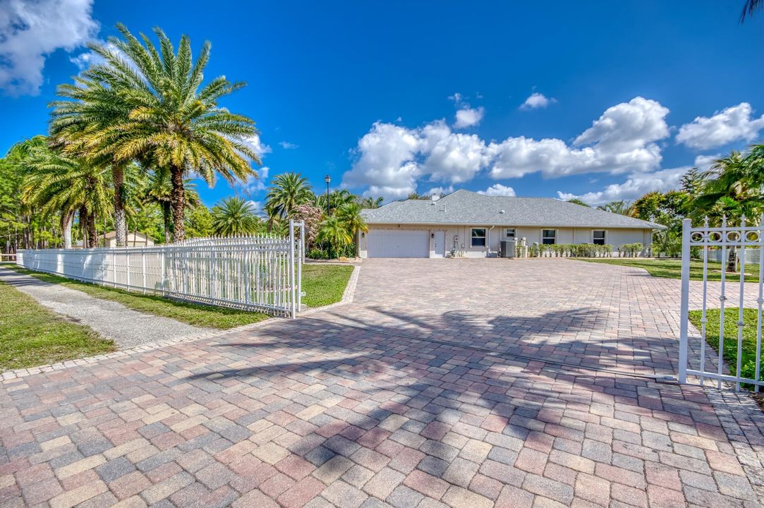 For Sale: $890,000 (6 beds, 4 baths, 3347 Square Feet)