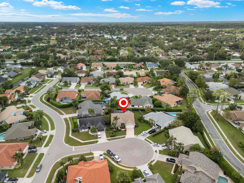 合同活跃: $645,000 (4 贝兹, 3 浴室, 2093 平方英尺)