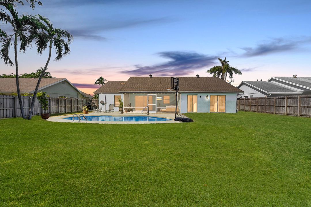 Active With Contract: $600,000 (4 beds, 2 baths, 1548 Square Feet)