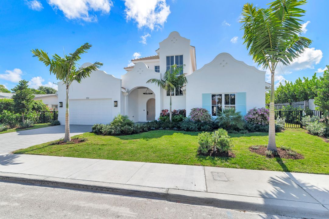 合同活跃: $3,450,000 (4 贝兹, 3 浴室, 2982 平方英尺)