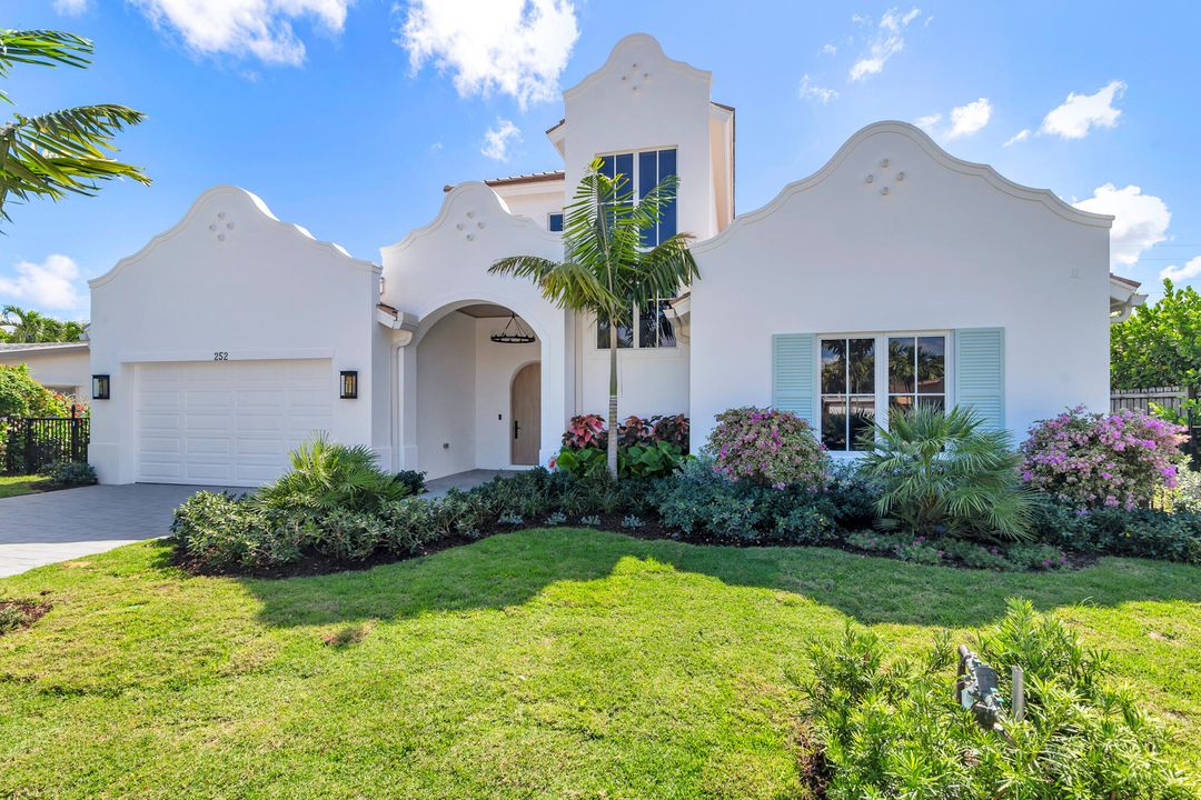 合同活跃: $3,450,000 (4 贝兹, 3 浴室, 2982 平方英尺)