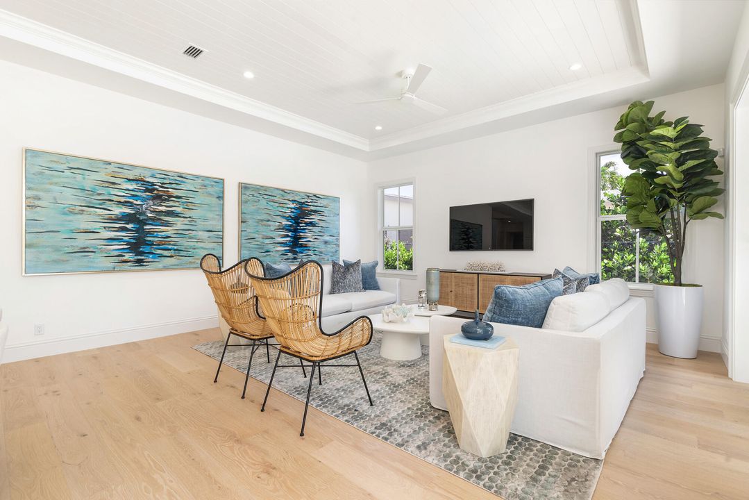 合同活跃: $3,450,000 (4 贝兹, 3 浴室, 2982 平方英尺)