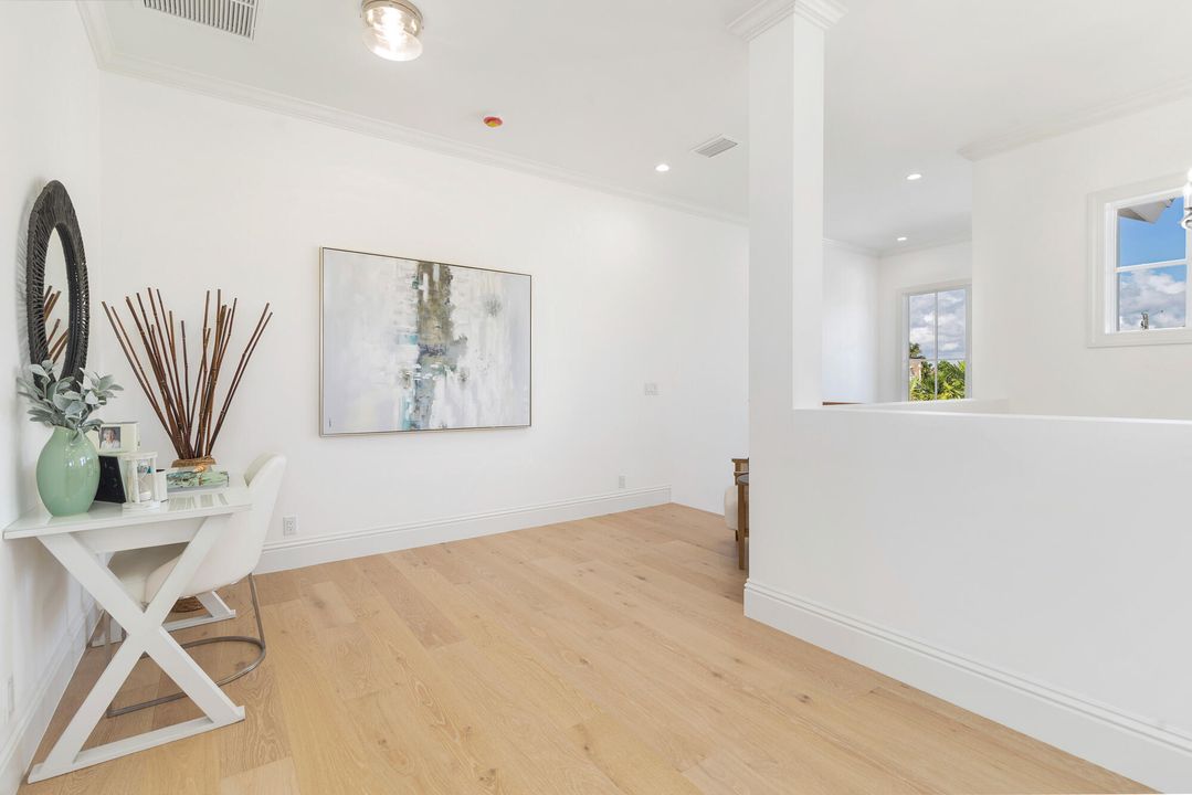 合同活跃: $3,450,000 (4 贝兹, 3 浴室, 2982 平方英尺)