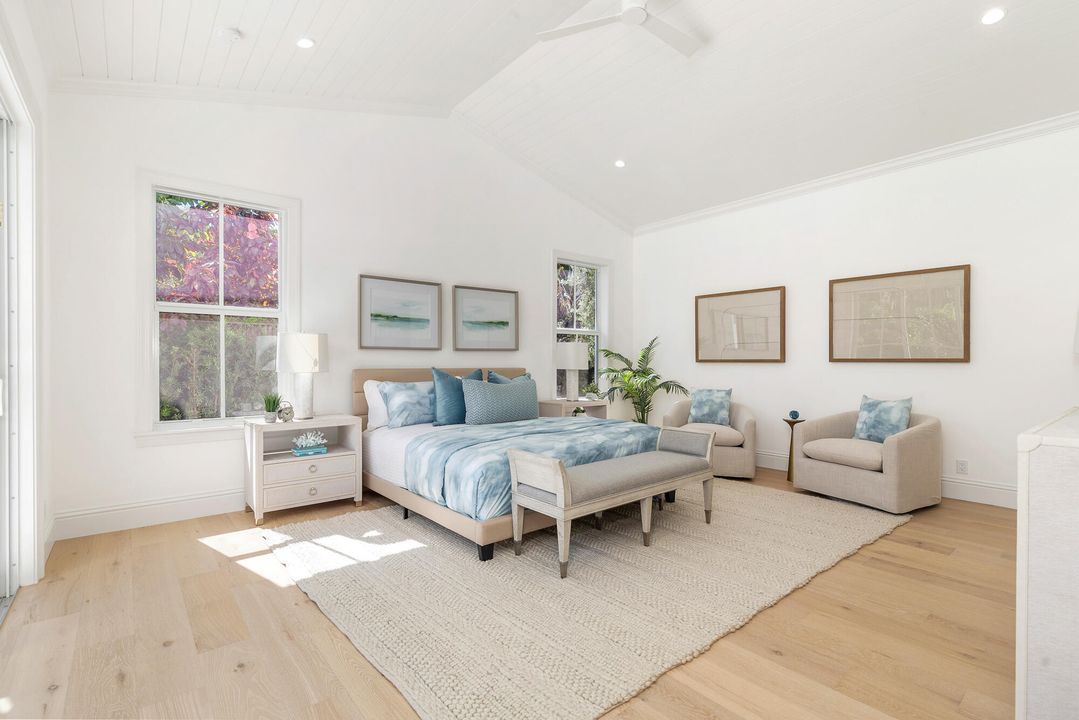 合同活跃: $3,450,000 (4 贝兹, 3 浴室, 2982 平方英尺)