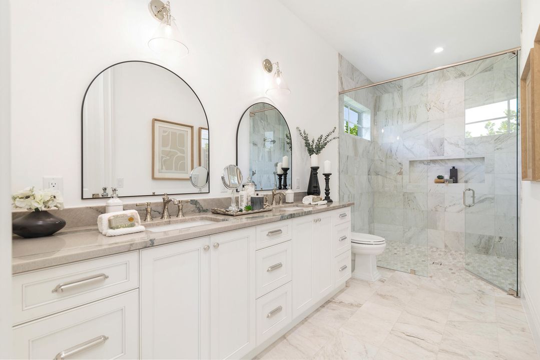 合同活跃: $3,450,000 (4 贝兹, 3 浴室, 2982 平方英尺)