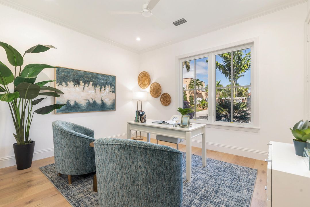 合同活跃: $3,450,000 (4 贝兹, 3 浴室, 2982 平方英尺)