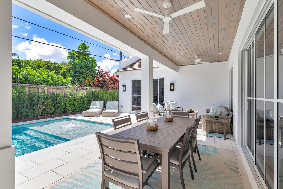 合同活跃: $3,450,000 (4 贝兹, 3 浴室, 2982 平方英尺)