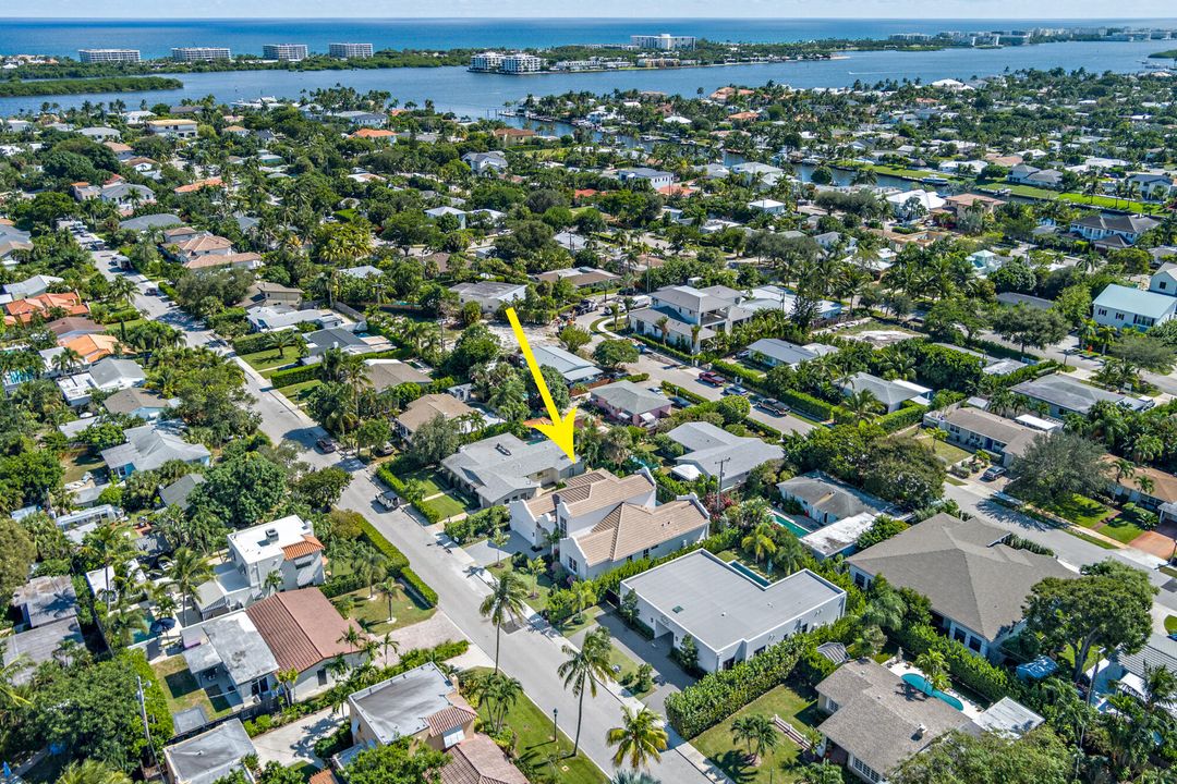 合同活跃: $3,450,000 (4 贝兹, 3 浴室, 2982 平方英尺)