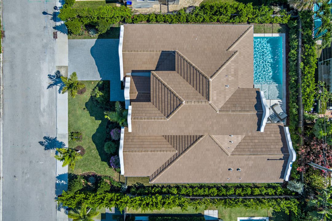 合同活跃: $3,450,000 (4 贝兹, 3 浴室, 2982 平方英尺)