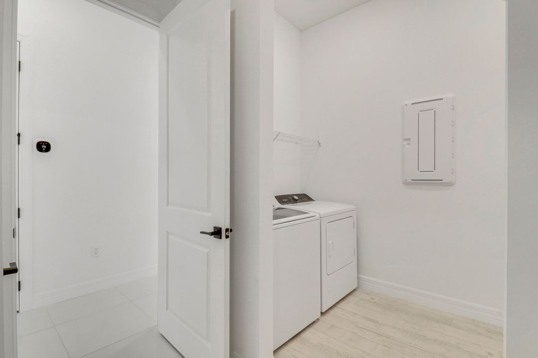 For Sale: $1,118,000 (3 beds, 4 baths, 2584 Square Feet)