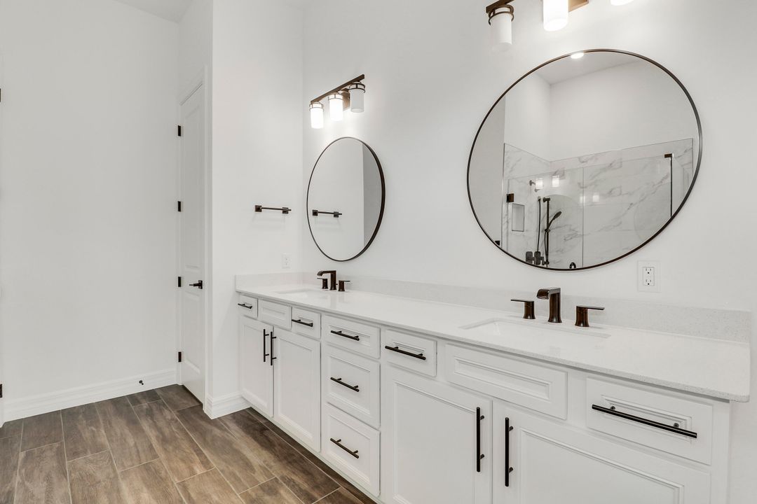 For Sale: $1,118,000 (3 beds, 4 baths, 2584 Square Feet)