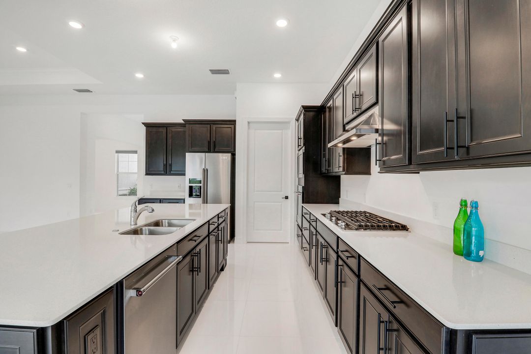 For Sale: $1,118,000 (3 beds, 4 baths, 2584 Square Feet)