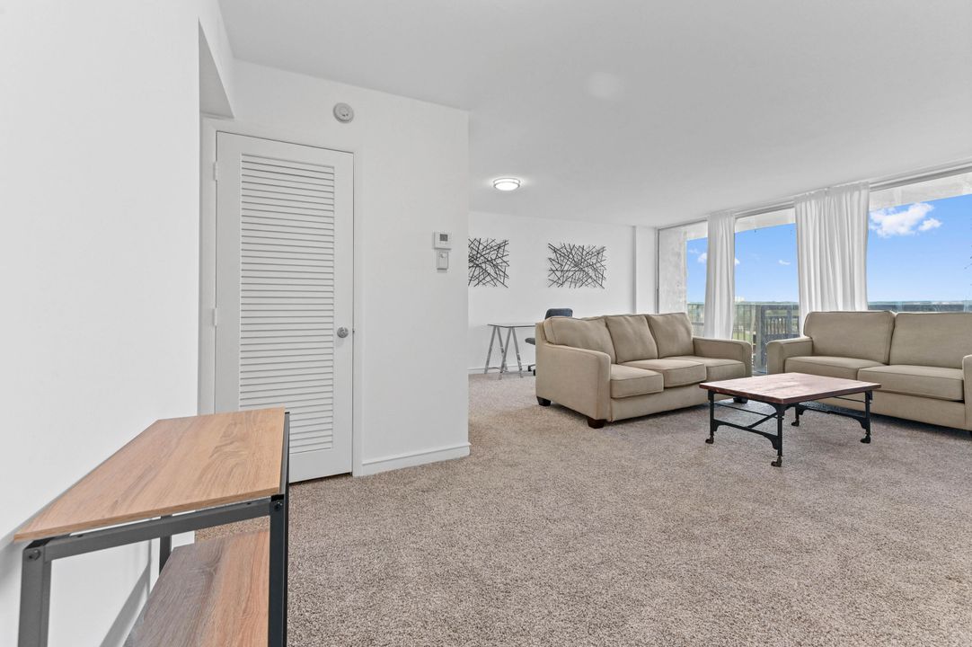 For Sale: $150,000 (1 beds, 1 baths, 731 Square Feet)