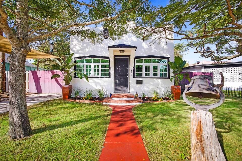 For Sale: $675,000 (3 beds, 2 baths, 1250 Square Feet)